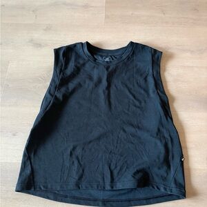 On Focus Sleeveless Running Crop Top